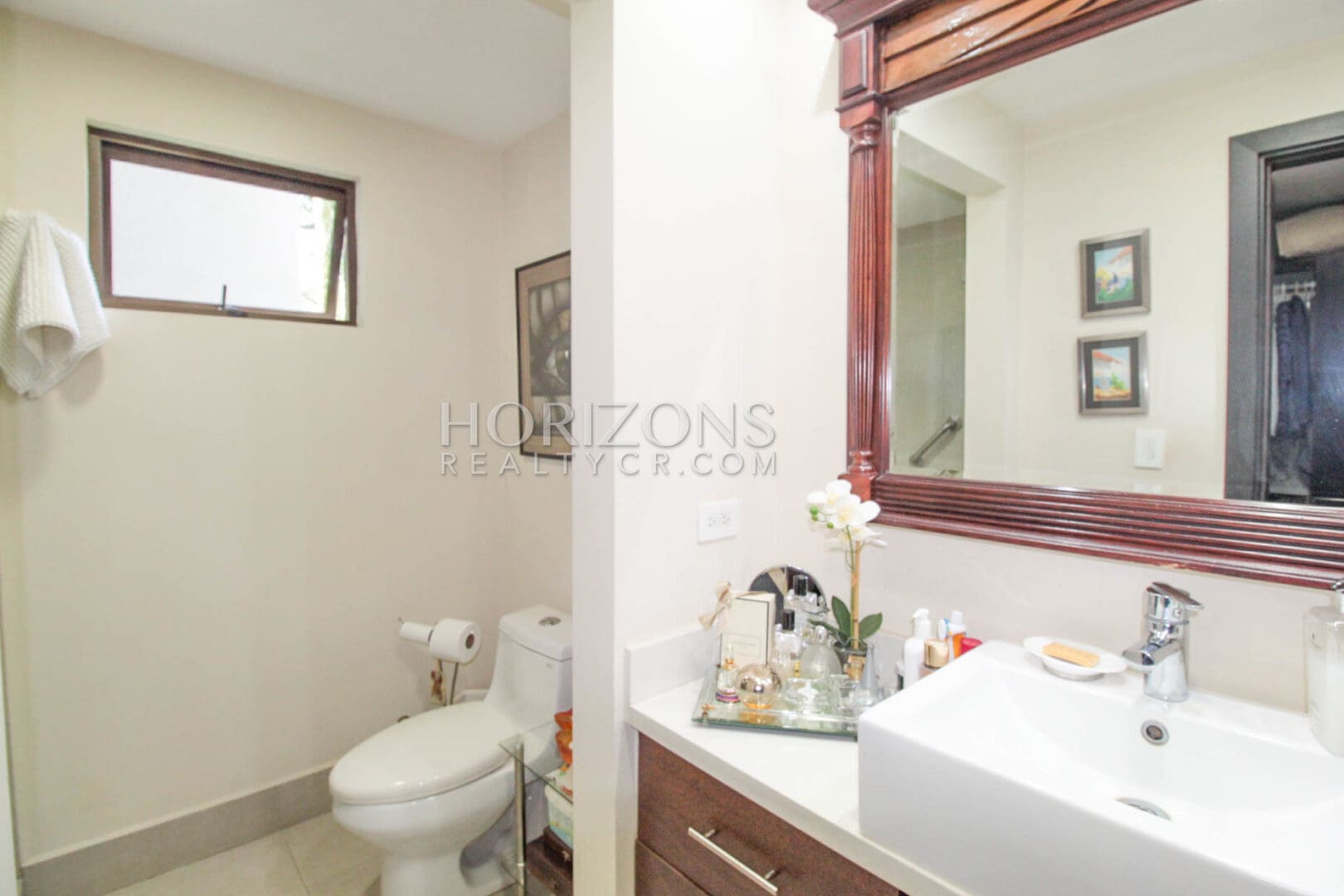 APARTAMENTO EN VENTA 3 HAB CON PATIO CONDOMINIO BRASIL SANTA ANA njv35