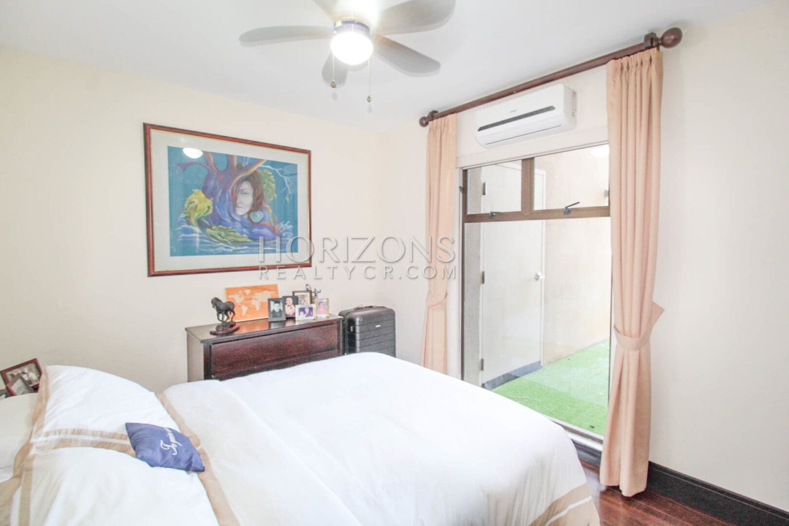 APARTAMENTO EN VENTA 3 HAB CON PATIO CONDOMINIO BRASIL SANTA ANA njv35