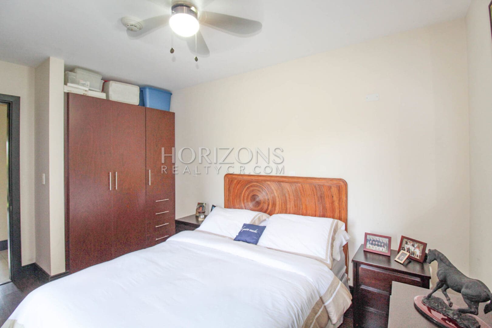APARTAMENTO EN VENTA 3 HAB CON PATIO CONDOMINIO BRASIL SANTA ANA njv35