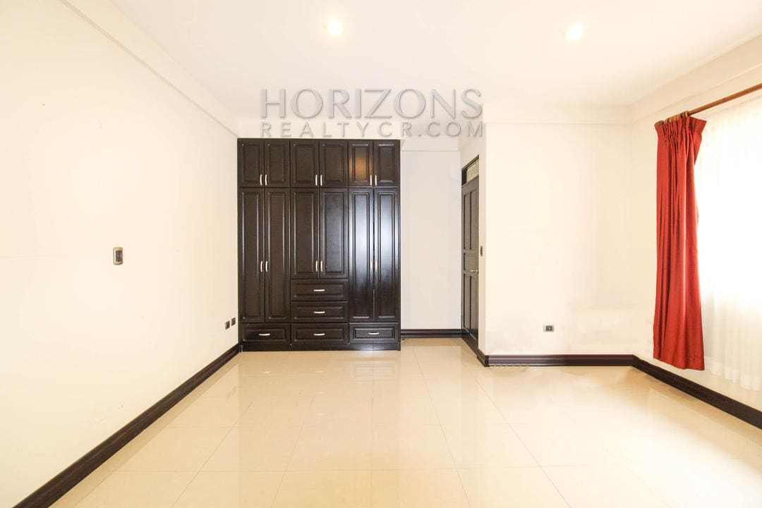 VENTA CASA CURRIDABAT EN CONDOMINIO CON SALA DE TV noj632