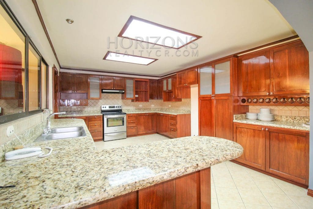 ALQUILER CASA CONDOMINIO EN TIBAS PATIO noj639