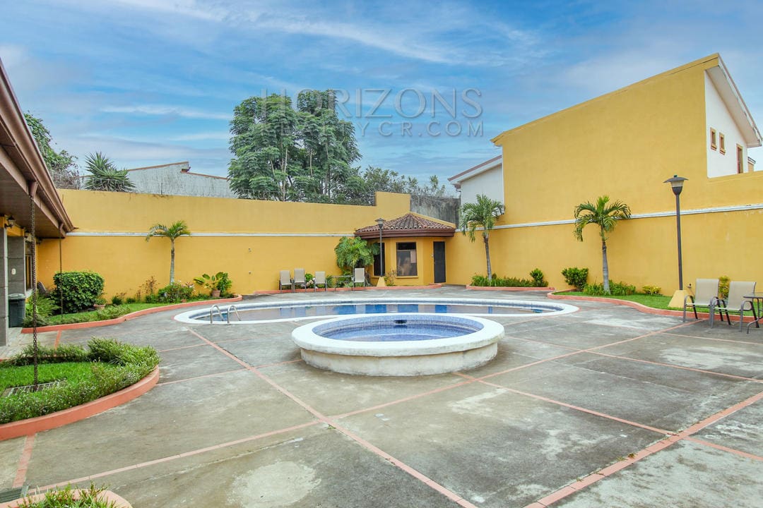 ALQUILER CASA CONDOMINIO EN TIBAS PATIO noj639