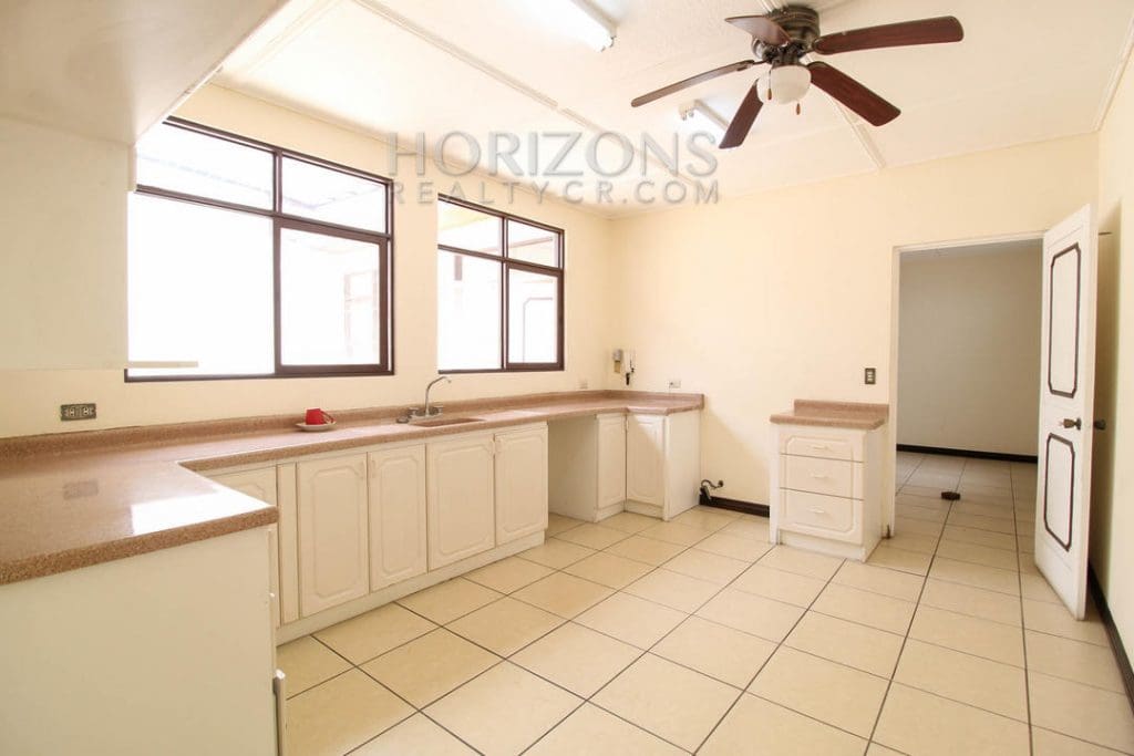 ALQUILER CASA USO DE OFICINA SAN PEDRO 7 APOSENTOS noj639