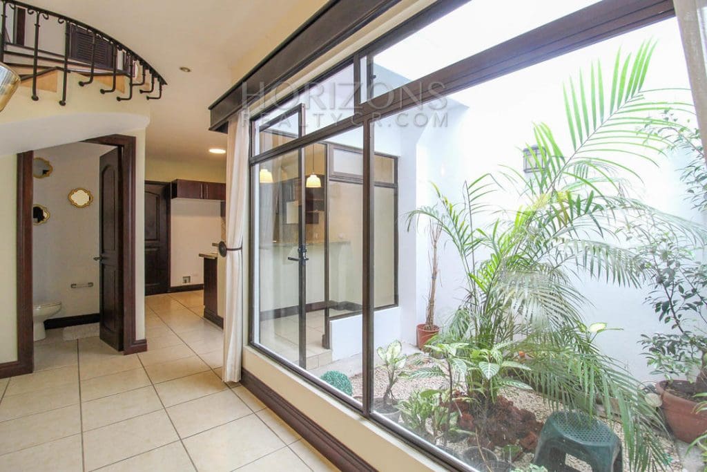 Se Alquila Casa en San Pedro 3 Habitaciones, 350 Metros de la U Fidelitas noj644