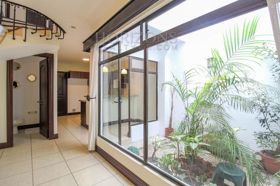 Se Alquila Casa en San Pedro 3 Habitaciones, 350 Metros de la U Fidelitas noj644