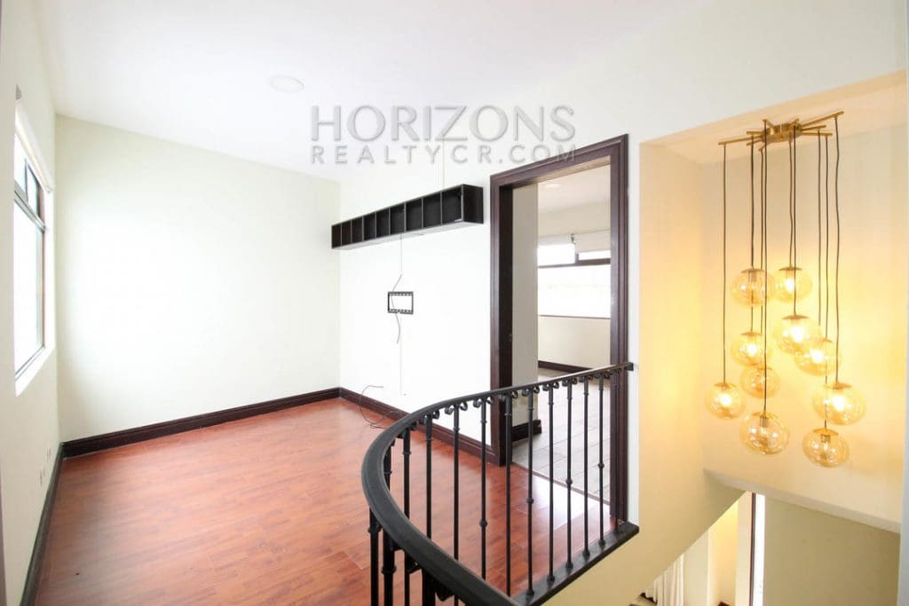 Se Alquila Casa en San Pedro 3 Habitaciones, 350 Metros de la U Fidelitas noj644