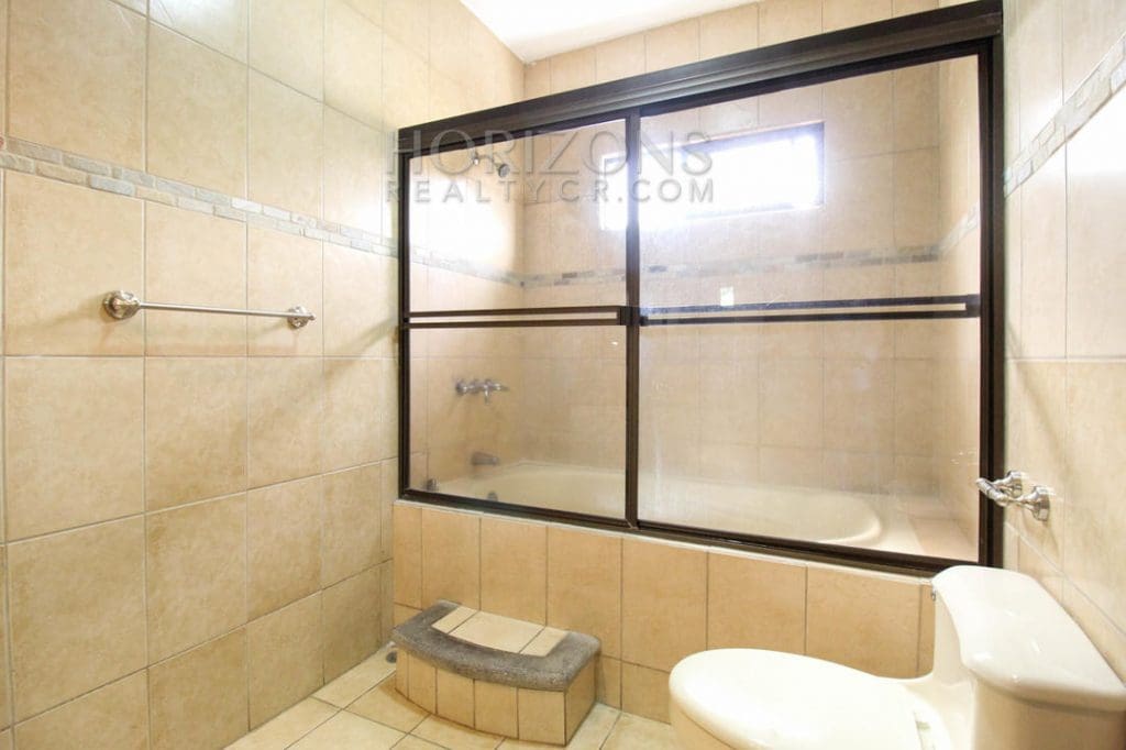 Se Alquila Casa en San Pedro 3 Habitaciones, 350 Metros de la U Fidelitas noj644