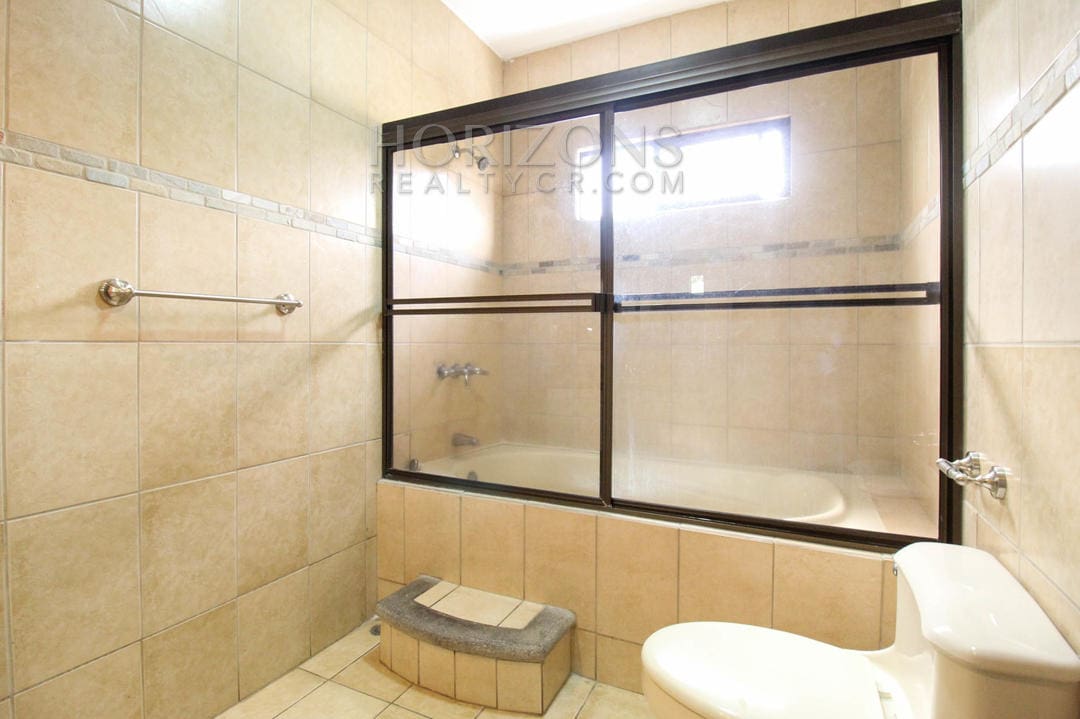 Se Alquila Casa en San Pedro 3 Habitaciones, 350 Metros de la U Fidelitas noj644
