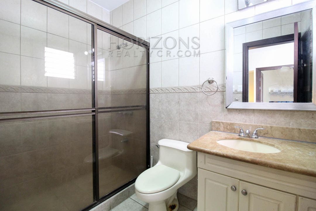 Se Alquila Casa en San Pedro 3 Habitaciones, 350 Metros de la U Fidelitas noj644