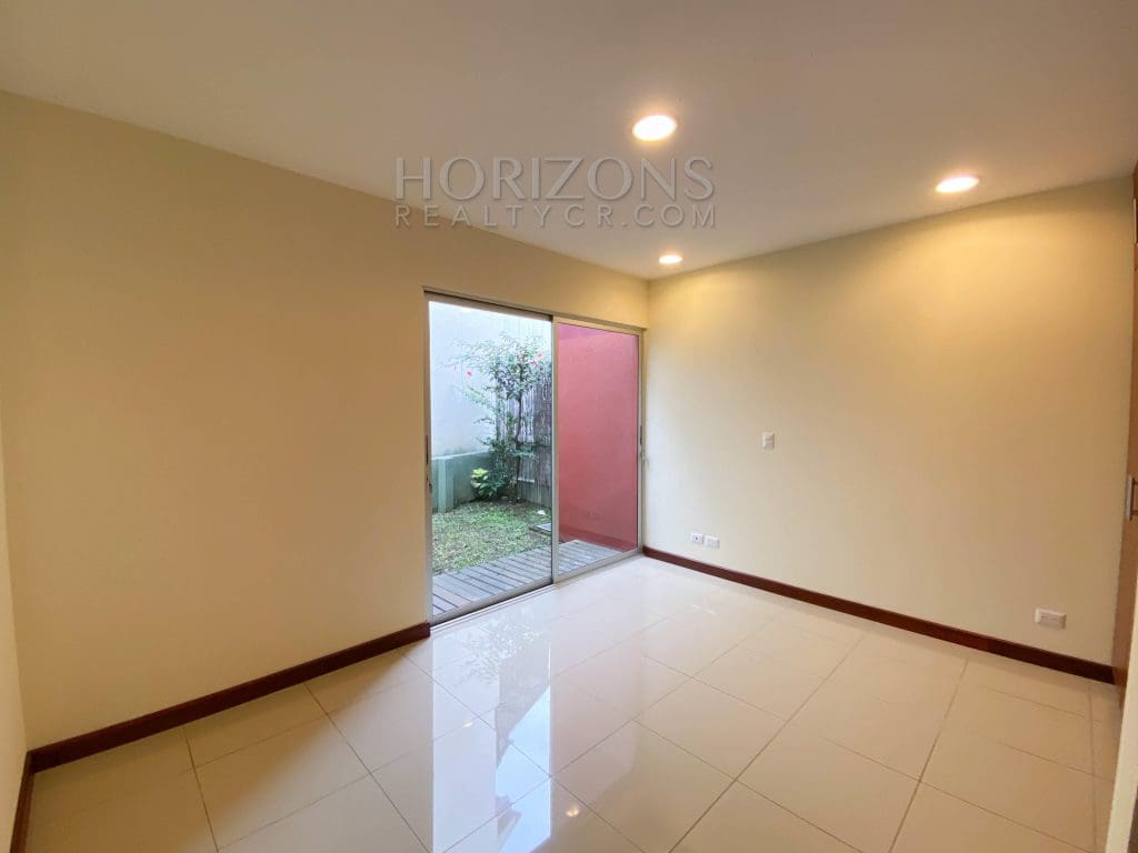 SE ALQUILA APARTAMENTO 2 PARQUEOS 2 HABITACIONES 2 BAÑOS PATIO NJA940