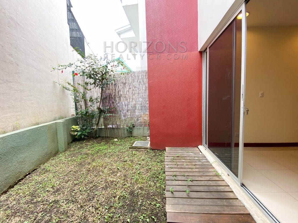 Se Alquila Apartamento 2 Parqueos 2 Habitaciones 2 Baños Patio Nja940