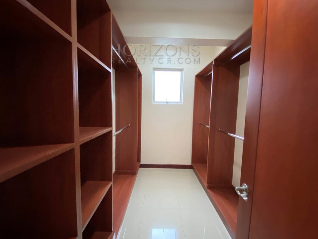 SE ALQUILA APARTAMENTO 2 PARQUEOS 2 HABITACIONES 2 BAÑOS PATIO NJA940