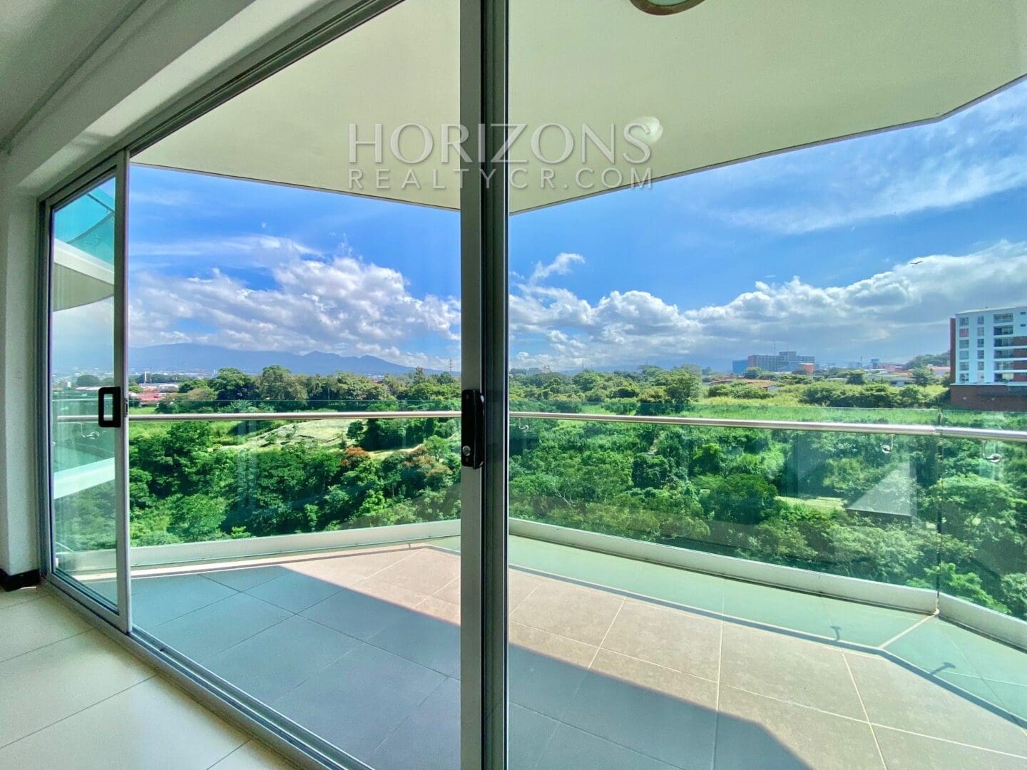 Se Alquila Apartamento en Torre Paradisus, Rohrmoser 3 Habitaciones y Vista a la Naturaleza nja950