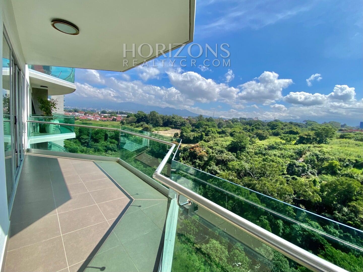 Se Alquila Apartamento en Torre Paradisus, Rohrmoser 3 Habitaciones y Vista a la Naturaleza nja950