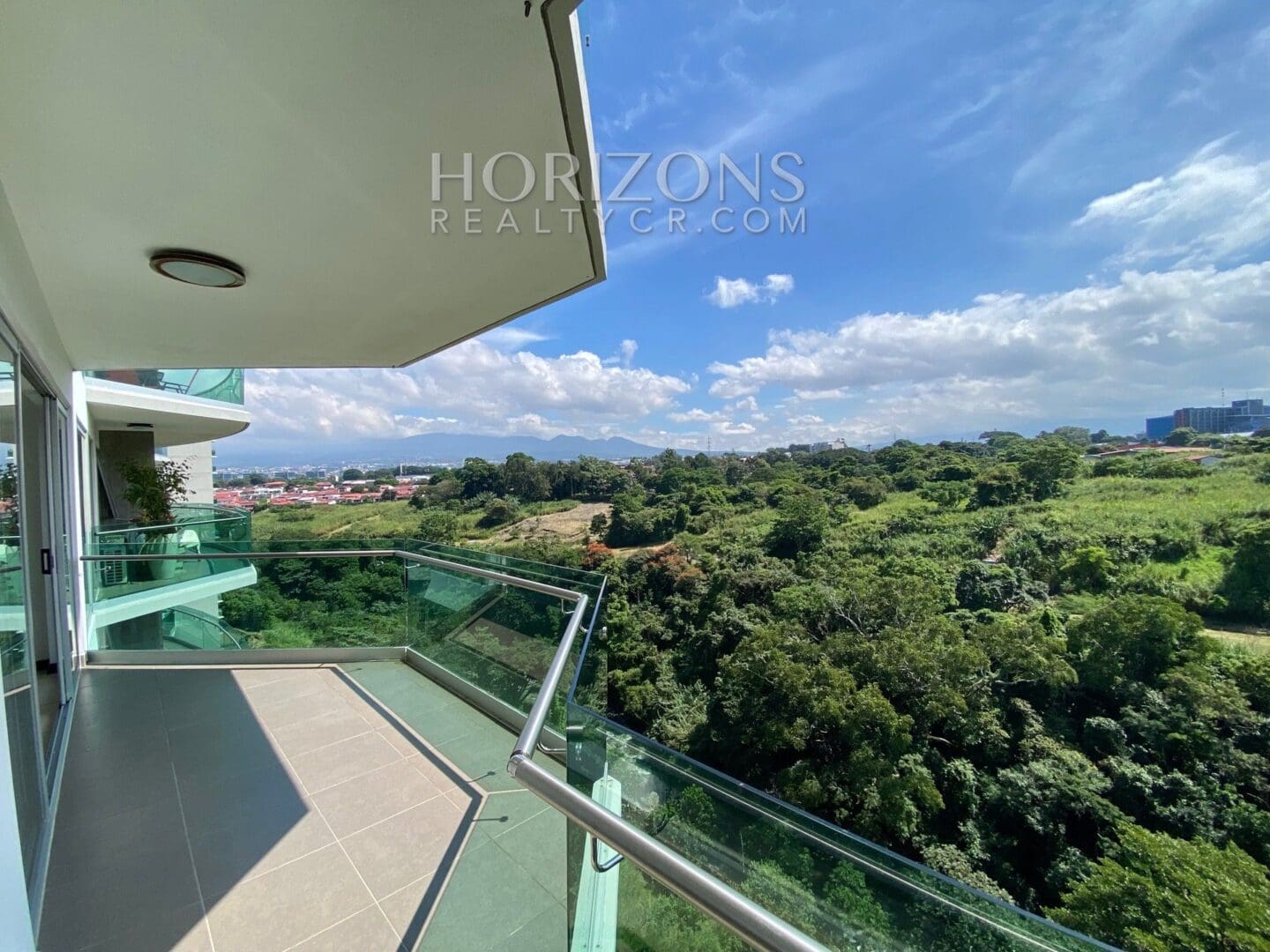 Se Alquila Apartamento en Torre Paradisus, Rohrmoser 3 Habitaciones y Vista a la Naturaleza nja950