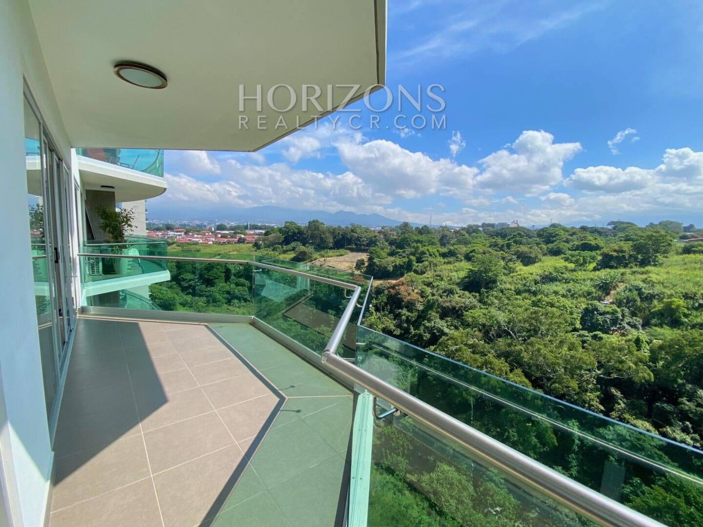 Apartamento en alquiler en Torre Paradisus, Rohrmoser, con vista a la naturaleza