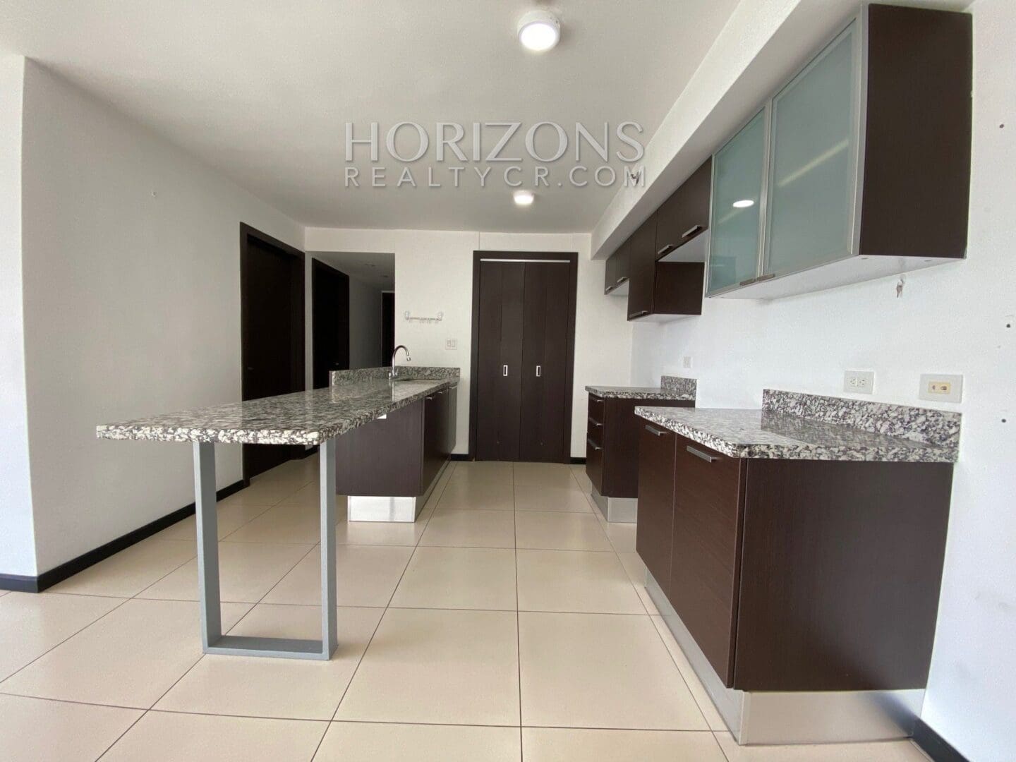 Se Alquila Apartamento en Torre Paradisus, Rohrmoser 3 Habitaciones y Vista a la Naturaleza nja950
