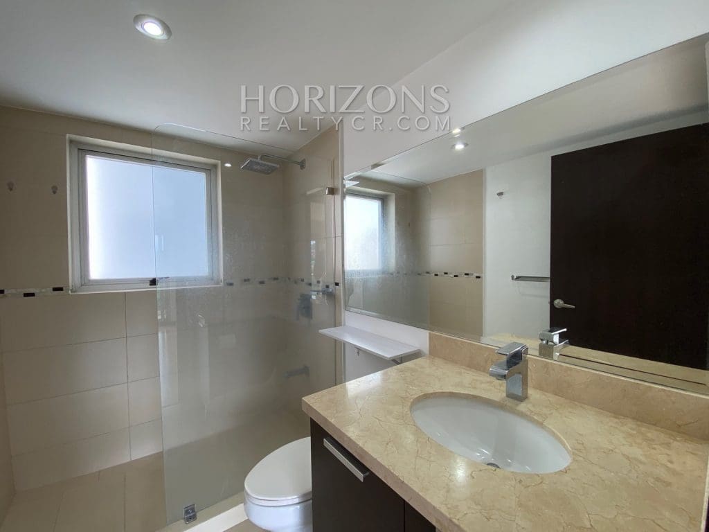 Se Alquila Apartamento en Torre Paradisus, Rohrmoser 3 Habitaciones y Vista a la Naturaleza nja950