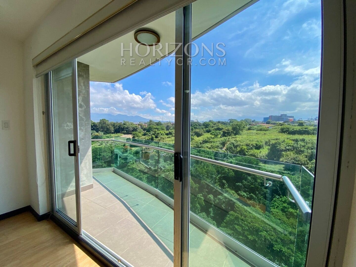 Se Alquila Apartamento en Torre Paradisus, Rohrmoser 3 Habitaciones y Vista a la Naturaleza nja950