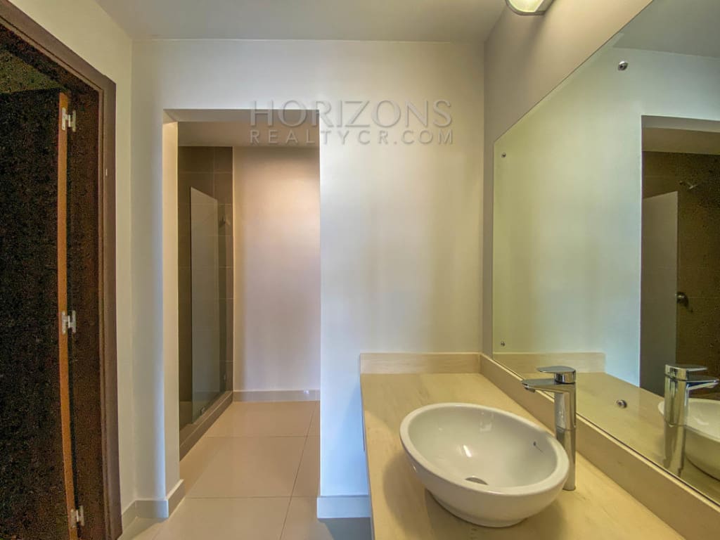 SE ALQUILA APARTAMENTO AMPLIO CONTEMPORANEO A 1.7KM DE ROTONDA BANDERAS NJA909