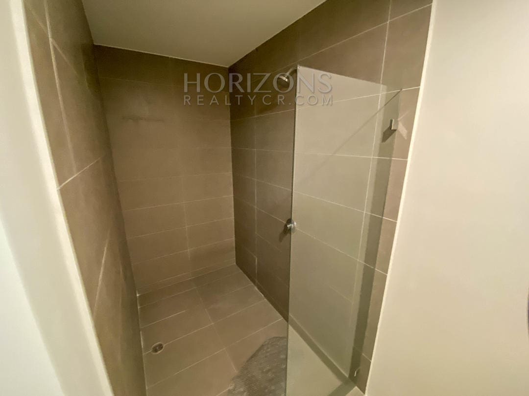 SE ALQUILA APARTAMENTO AMPLIO CONTEMPORANEO A 1.7KM DE ROTONDA BANDERAS NJA909