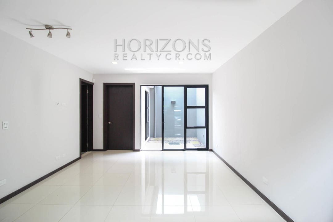 Se Alquila Casa En Curridabat 2 Habitaciones, Plaza del Sol  noj654