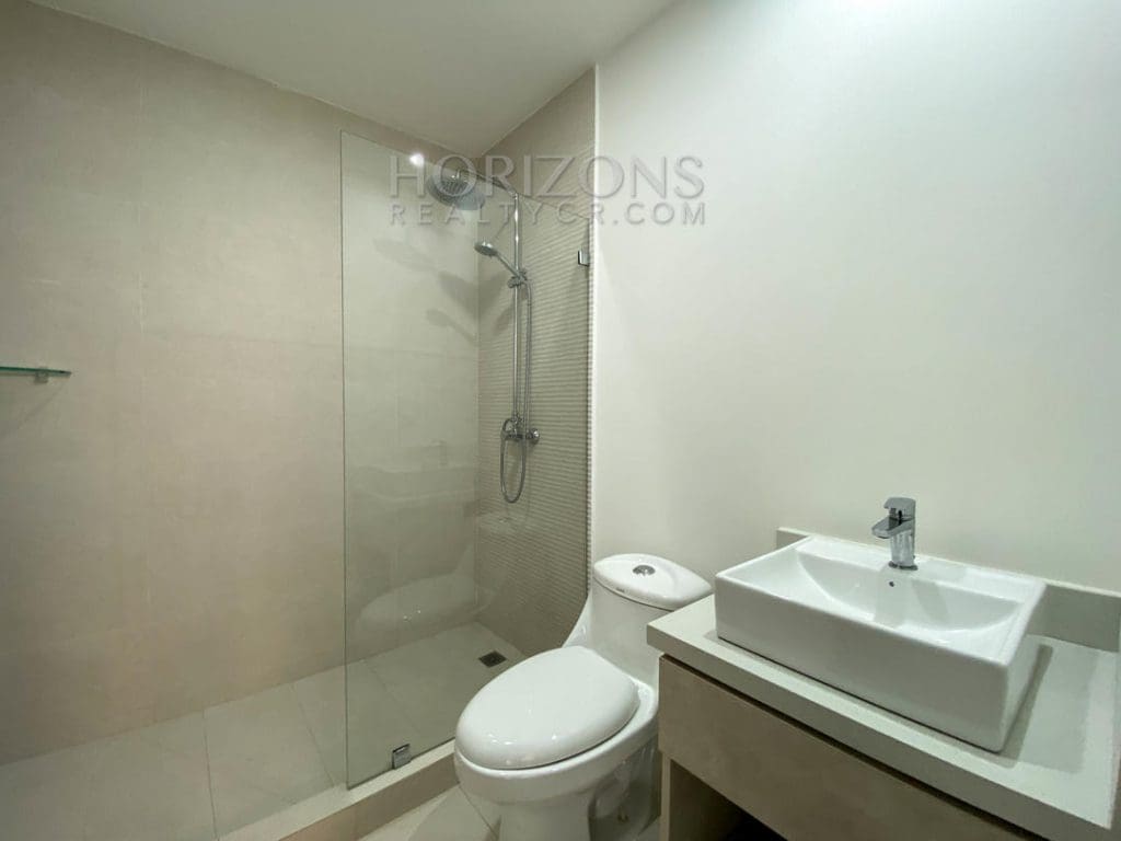 Se Alquila Amplio y Moderno Apartamento en Rohrmoser 2 Habitaciones nja952