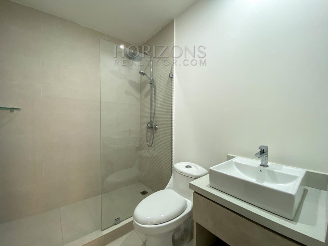 Se Alquila Amplio y Moderno Apartamento en Rohrmoser 2 Habitaciones nja952