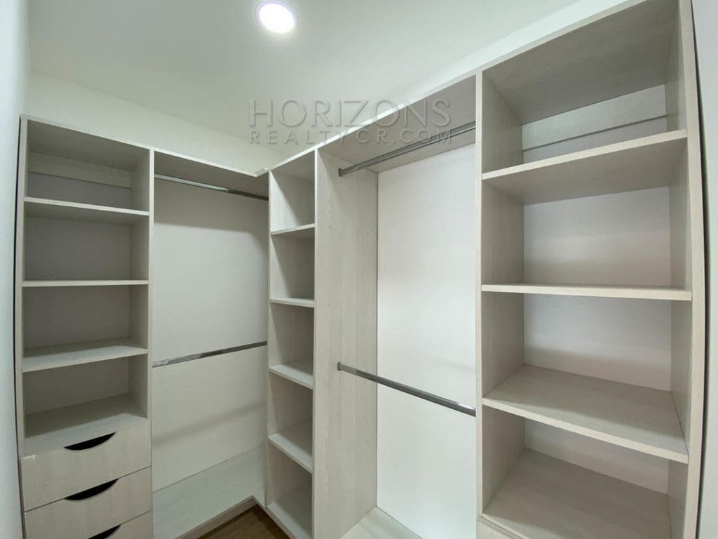 Se Alquila Amplio y Moderno Apartamento en Rohrmoser 2 Habitaciones nja952