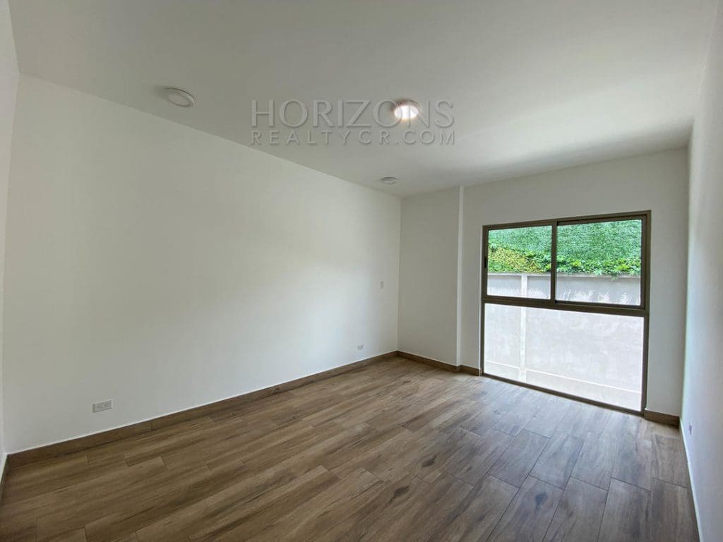 Se Alquila Amplio y Moderno Apartamento en Rohrmoser 2 Habitaciones nja952