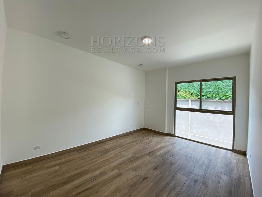 Se Alquila Amplio y Moderno Apartamento en Rohrmoser 2 Habitaciones nja952