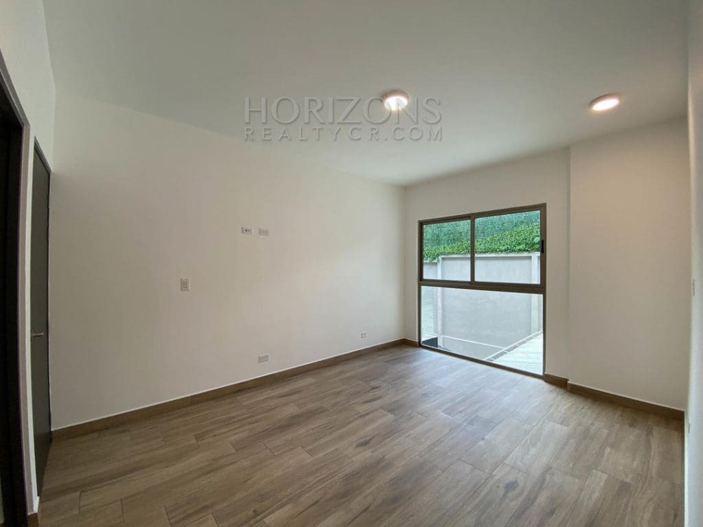 Se Alquila Amplio y Moderno Apartamento en Rohrmoser 2 Habitaciones nja952