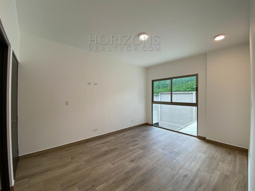 Se Alquila Amplio y Moderno Apartamento en Rohrmoser 2 Habitaciones nja952