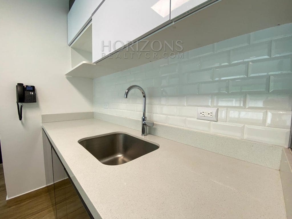 Se Alquila Amplio y Moderno Apartamento en Rohrmoser 2 Habitaciones nja952