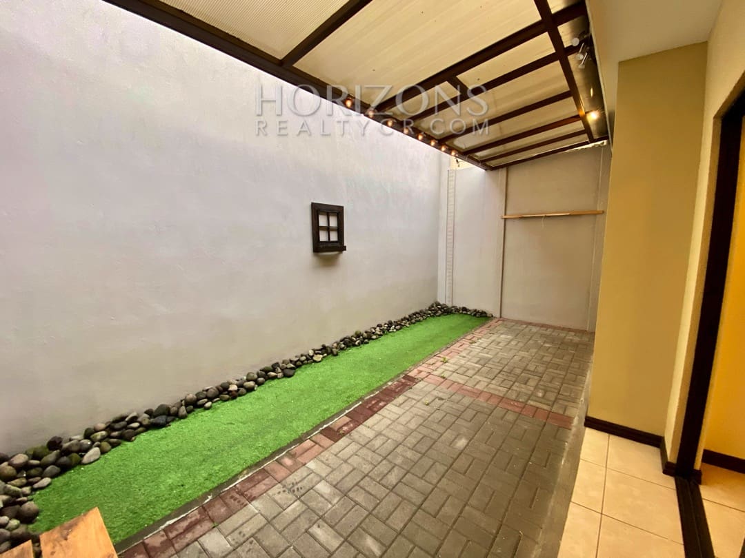 SE ALQUILA CASA EN CONDOMINIO EN CURRIDABAT CON GIMNASIO Y PISCINA nja715