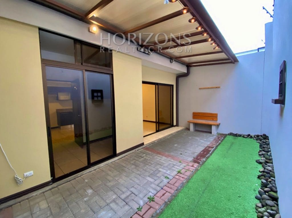 SE ALQUILA CASA EN CONDOMINIO EN CURRIDABAT CON GIMNASIO Y PISCINA nja715
