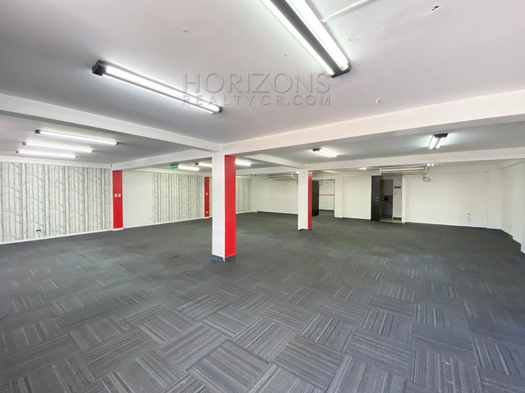 SE ALQUILA Amplia OFICINA  210 m2  EN ALAJUELA njr07