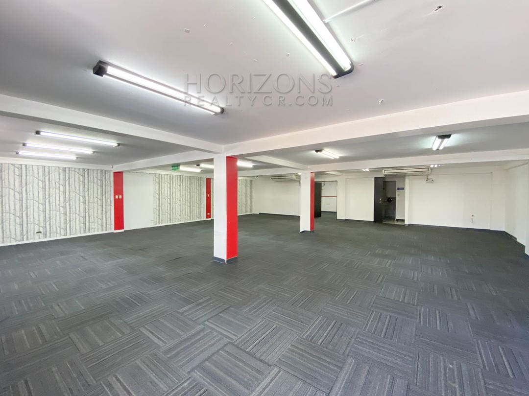SE ALQUILA Amplia OFICINA  210 m2  EN ALAJUELA njr07