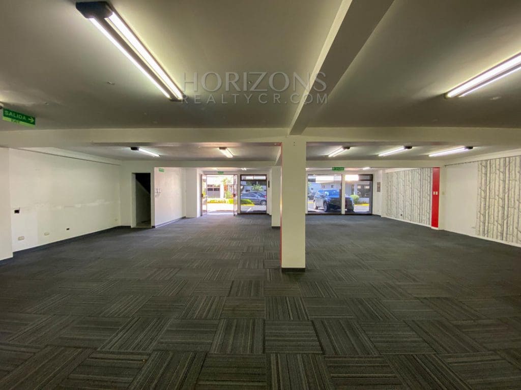 SE ALQUILA Amplia OFICINA  210 m2  EN ALAJUELA njr07