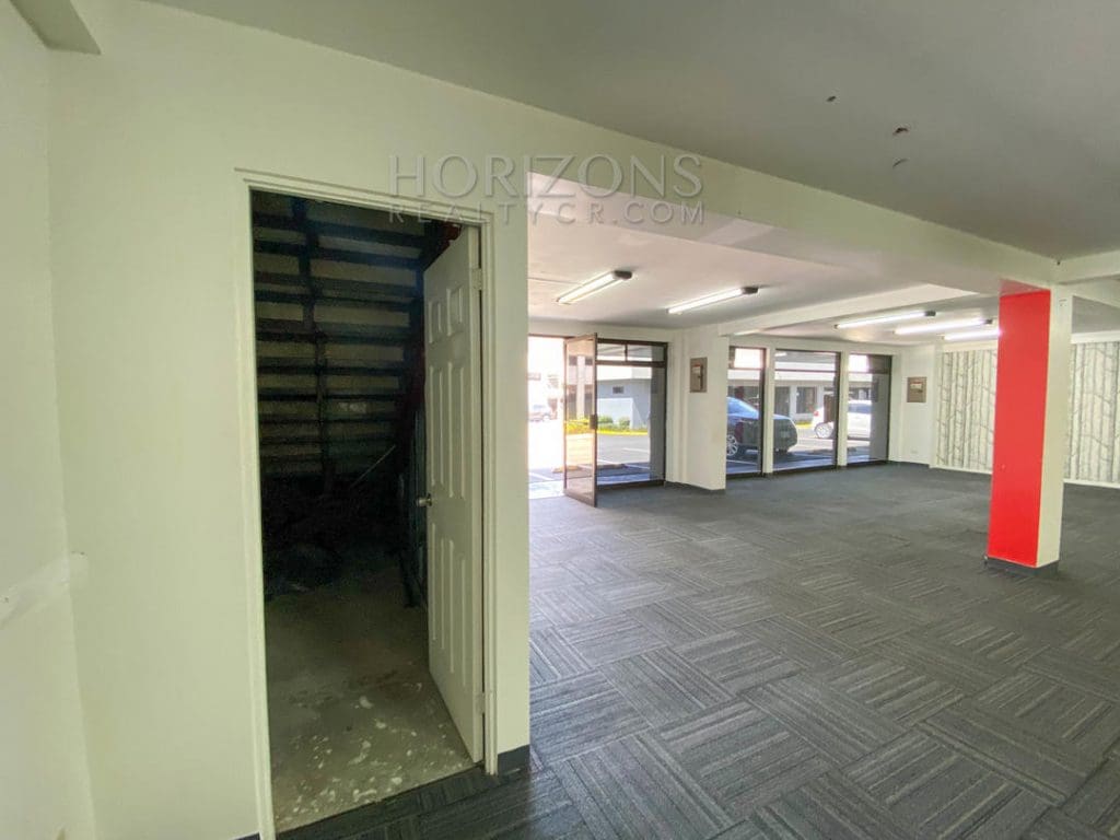 SE ALQUILA Amplia OFICINA  210 m2  EN ALAJUELA njr07
