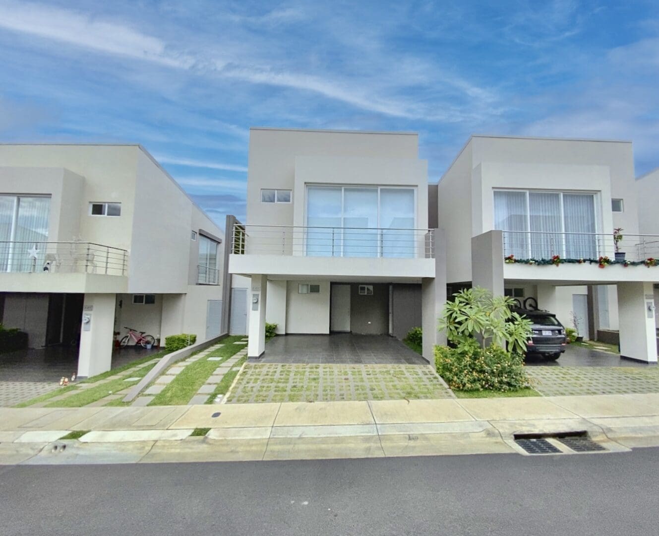 SE ALQUILA CASA PARA ESTRENAR EN LA RIBERA BELEN 3 HABITACIONES CONDOMINIO CON AMENIDADES DE PRIMERA njr13