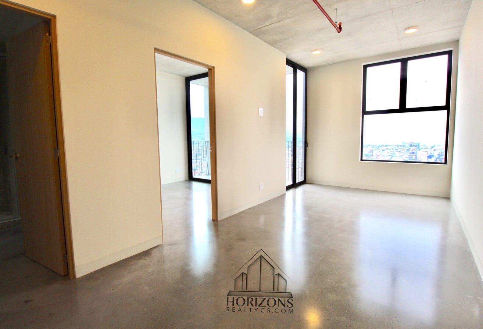 SE ALQUILA APARTAMENTO EN URBN ESCALANTE 1 HABITACION VISTA A SAN JOSE nja800