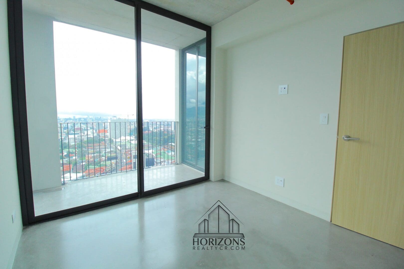 SE ALQUILA APARTAMENTO EN URBN ESCALANTE 1 HABITACION VISTA A SAN JOSE nja800