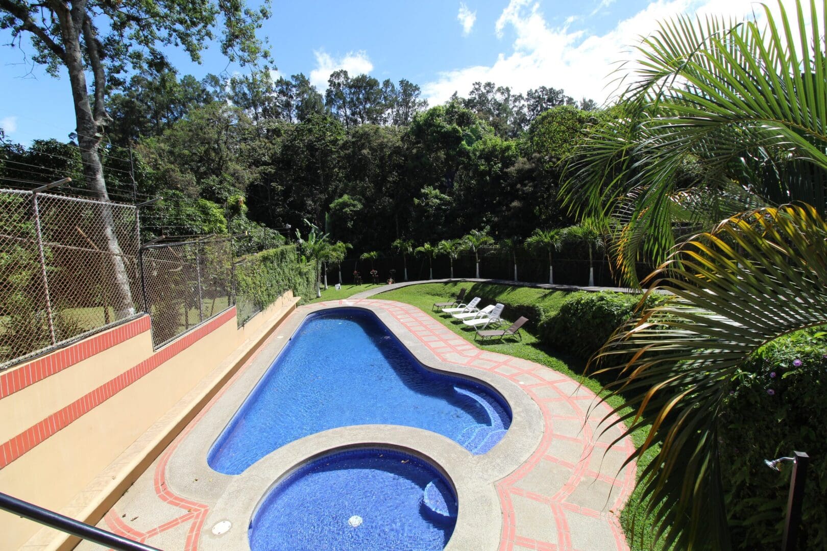 ALQUILER APARTAMENTO DE 2 HABITACIONES FULL AMUEBLADO AMENIDADES EN ESCAZU njv80