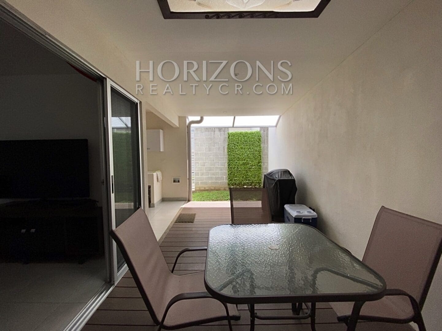 SE VENDE CASA EN CONDOMINIO VIBRE CURRIDABATMODERNA nja959