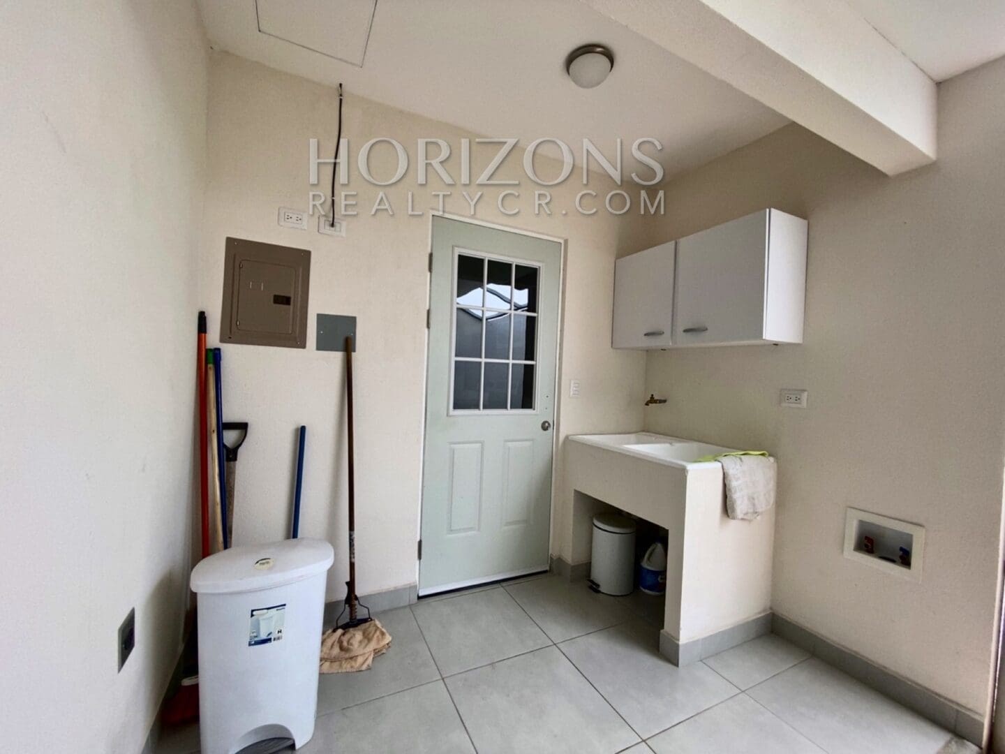 SE VENDE CASA EN CONDOMINIO VIBRE CURRIDABATMODERNA nja959