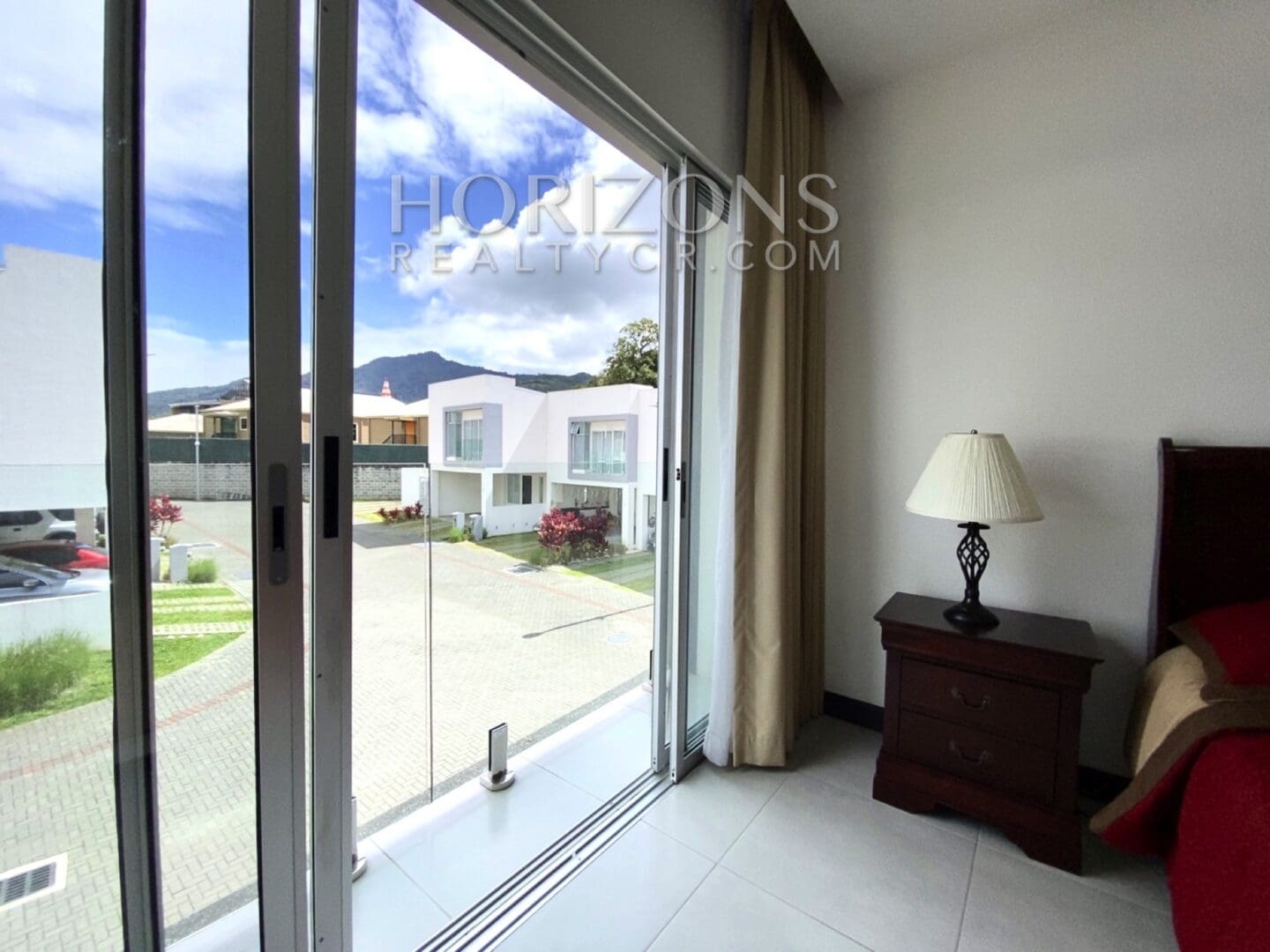 SE VENDE CASA EN CONDOMINIO VIBRE CURRIDABATMODERNA nja959