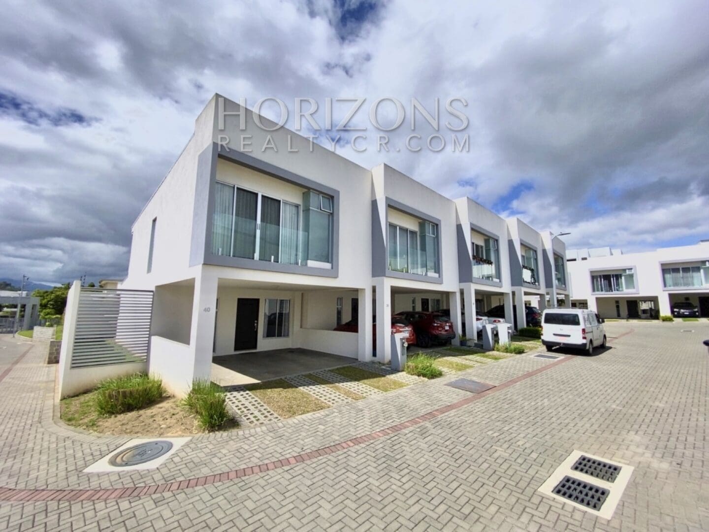 SE VENDE CASA EN CONDOMINIO VIBRE CURRIDABATMODERNA nja959