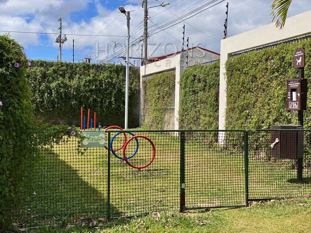 SE VENDE CASA EN CONDOMINIO VIBRE CURRIDABATMODERNA nja959
