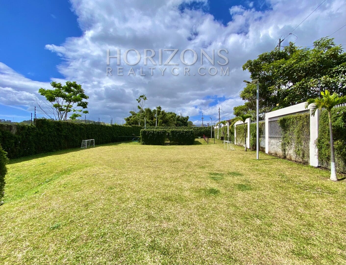 SE VENDE CASA EN CONDOMINIO VIBRE CURRIDABATMODERNA nja959